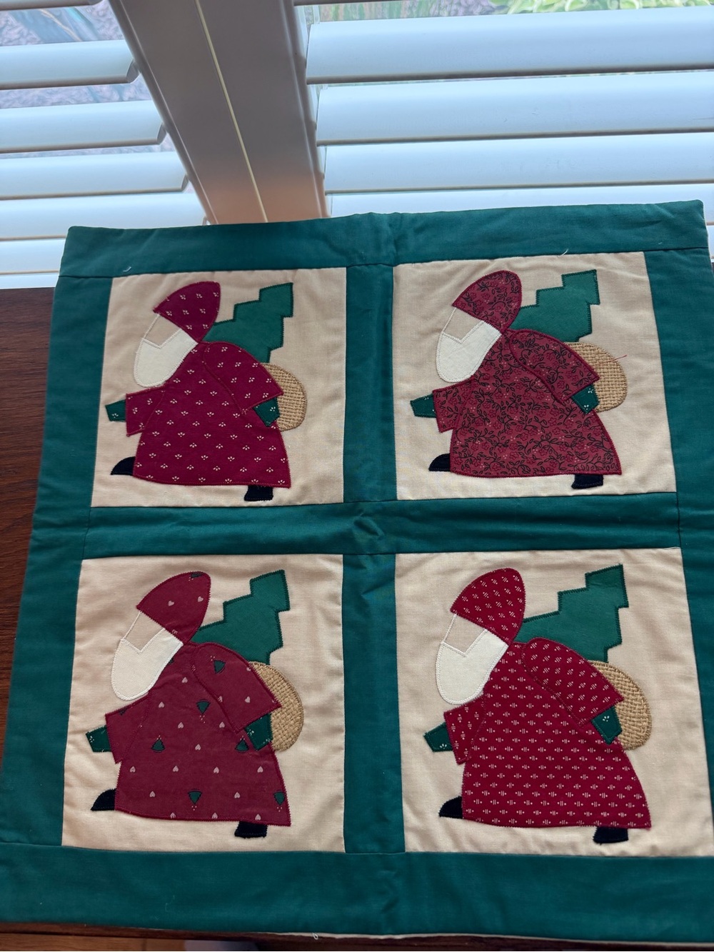 Vintage Christmas Santa Appliqué Wall Hanging Table Runner